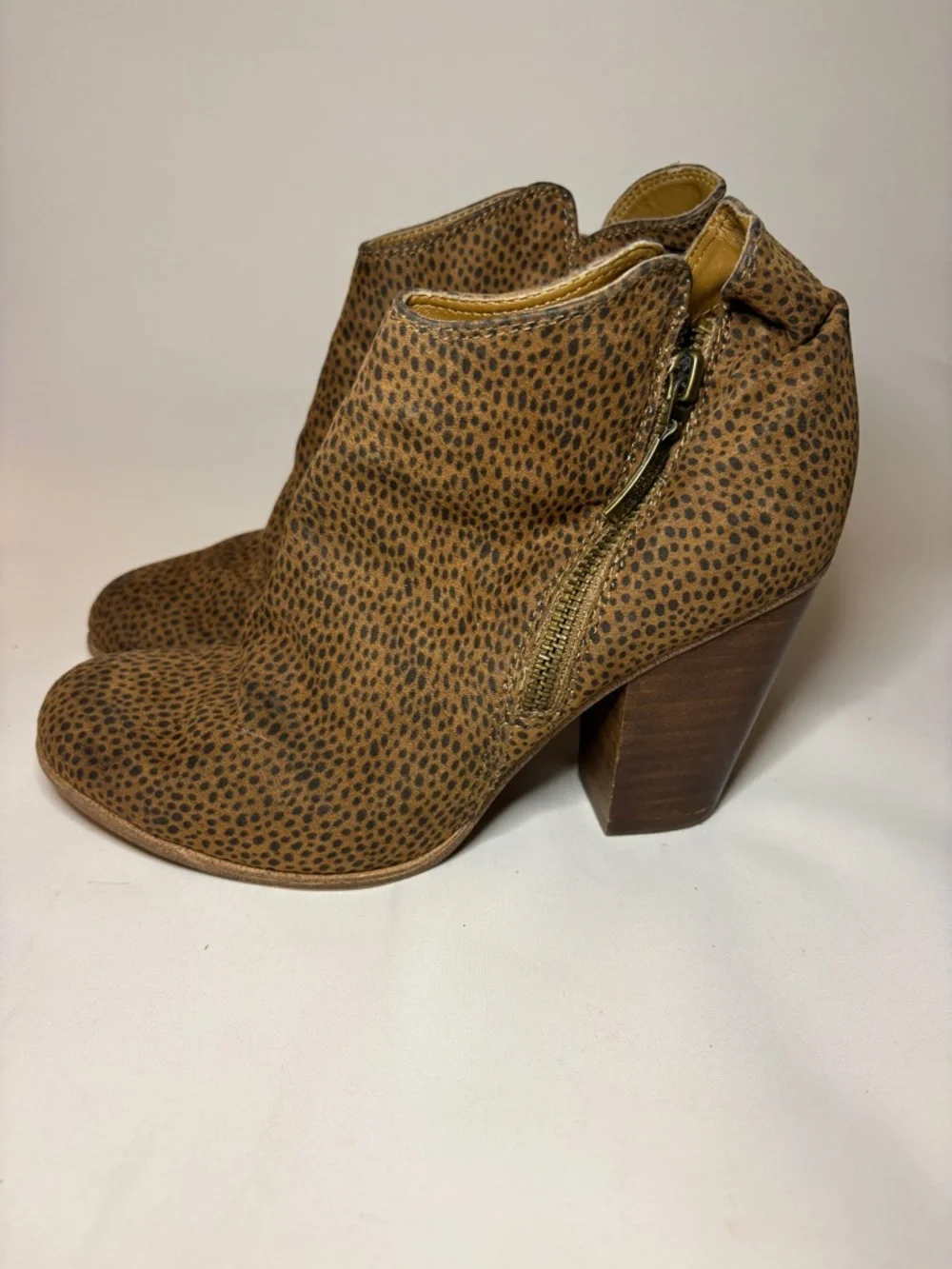 Michael Shannon Ginnie Leopard-Print Ankle Booties with‎ Gold Side Zip Size 7.5